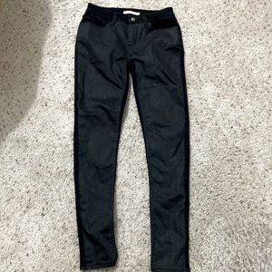 Women’s Dark Black Levi’s Super Skinny Jeans